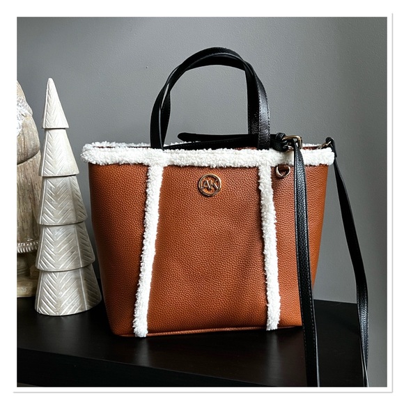 ANNE KLEIN  'Dana' Convertible Tote/Crossbody Bag - Picture 10 of 10